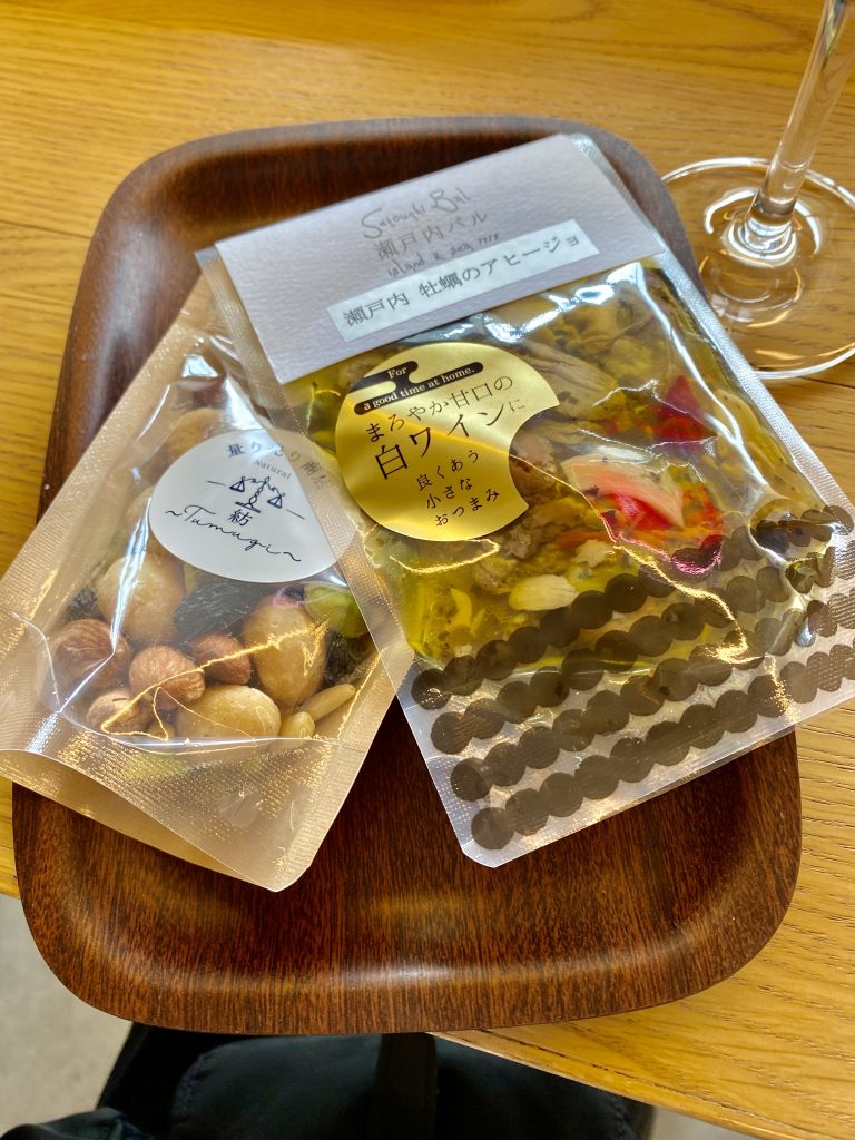 ４．広島空港　ラウンジ　松田提樹　クリエイティブメディア出版　出版ブランディング思考　2026年　謹賀新年　クリエイターズワールド